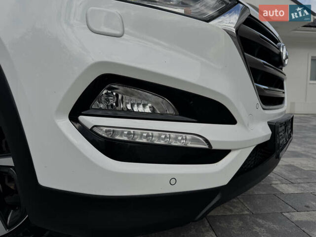 Хендай Туксон 2016 в Ивано-Франковске на Automoto.ua Белый Хендай Туксон, объемом двигателя 2 л и пробегом 95 тыс. км за 22850 $, фото 9 на Automoto.ua