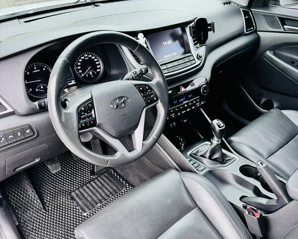 Белый Хендай Туксон, объемом двигателя 2 л и пробегом 173 тыс. км за 17200 $, фото 15 на Automoto.ua