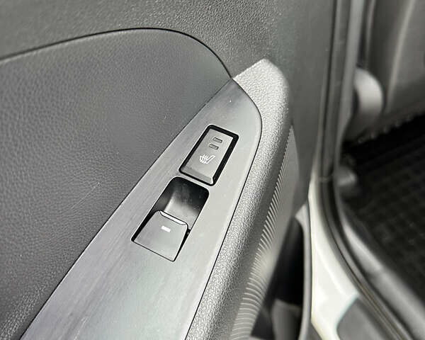 Білий Хендай Туксон, об'ємом двигуна 1.59 л та пробігом 82 тис. км за 17300 $, фото 12 на Automoto.ua