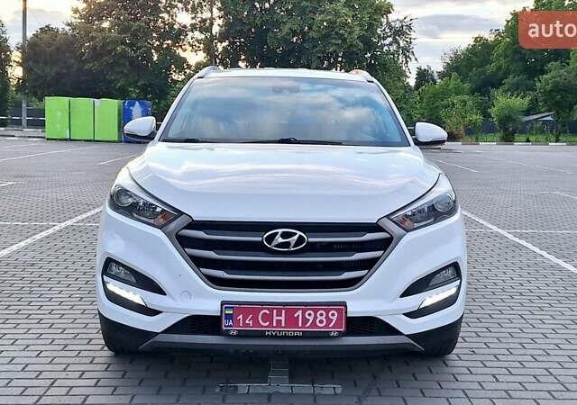 Белый Хендай Туксон, объемом двигателя 2 л и пробегом 221 тыс. км за 15999 $, фото 2 на Automoto.ua