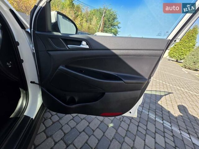 Хендай Туксон 2016 в Ивано-Франковске на Automoto.ua Белый Хендай Туксон, объемом двигателя 2 л и пробегом 148 тыс. км за 18950 $, фото 52 на Automoto.ua