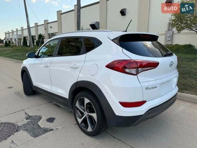 Белый Хендай Туксон, объемом двигателя 2 л и пробегом 110 тыс. км за 14000 $, фото 2 на Automoto.ua