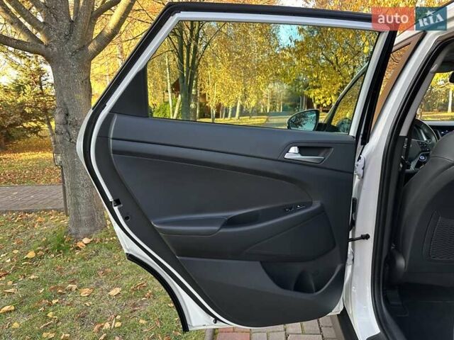 Білий Хендай Туксон, об'ємом двигуна 2 л та пробігом 148 тис. км за 22500 $, фото 51 на Automoto.ua