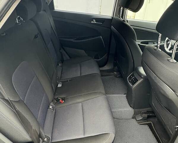 Белый Хендай Туксон, объемом двигателя 2 л и пробегом 203 тыс. км за 19000 $, фото 16 на Automoto.ua