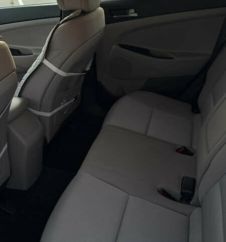 Білий Хендай Туксон, об'ємом двигуна 1.6 л та пробігом 80 тис. км за 16500 $, фото 11 на Automoto.ua