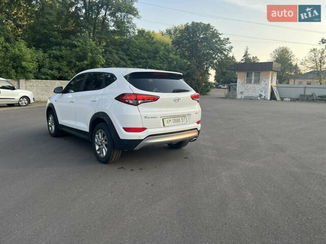 Білий Хендай Туксон, об'ємом двигуна 1.69 л та пробігом 116 тис. км за 18500 $, фото 6 на Automoto.ua