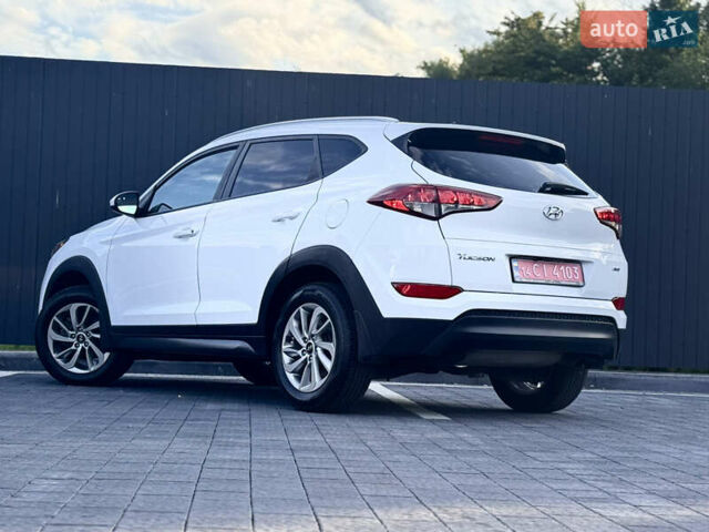 Белый Хендай Туксон, объемом двигателя 2 л и пробегом 130 тыс. км за 15998 $, фото 16 на Automoto.ua