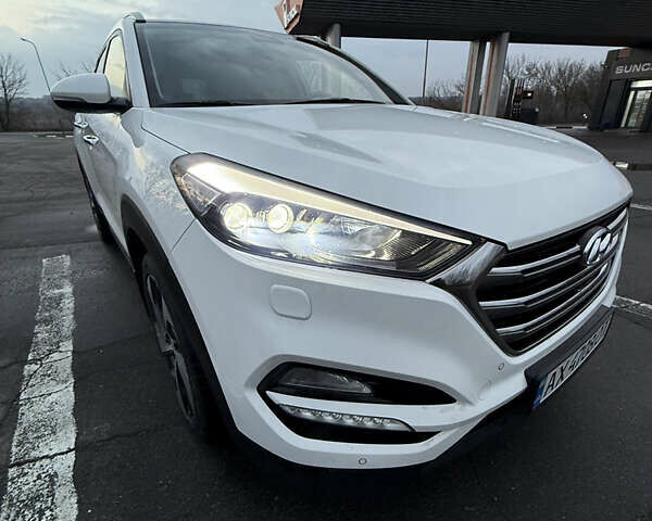 Белый Хендай Туксон, объемом двигателя 2 л и пробегом 152 тыс. км за 18500 $, фото 32 на Automoto.ua