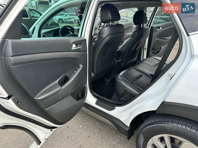 Білий Хендай Туксон, об'ємом двигуна 1.59 л та пробігом 82 тис. км за 17300 $, фото 28 на Automoto.ua