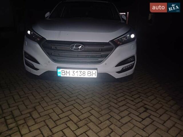 Белый Хендай Туксон, объемом двигателя 2 л и пробегом 110 тыс. км за 20700 $, фото 1 на Automoto.ua