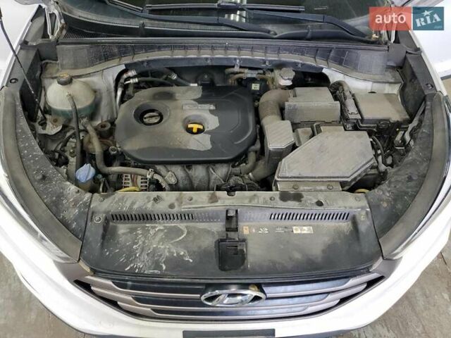 Белый Хендай Туксон, объемом двигателя 2 л и пробегом 102 тыс. км за 2900 $, фото 11 на Automoto.ua