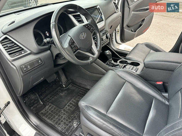 Білий Хендай Туксон, об'ємом двигуна 1.59 л та пробігом 82 тис. км за 17300 $, фото 35 на Automoto.ua