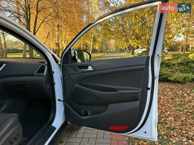 Білий Хендай Туксон, об'ємом двигуна 2 л та пробігом 148 тис. км за 22500 $, фото 59 на Automoto.ua