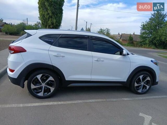 Білий Хендай Туксон, об'ємом двигуна 1.6 л та пробігом 106 тис. км за 16500 $, фото 2 на Automoto.ua