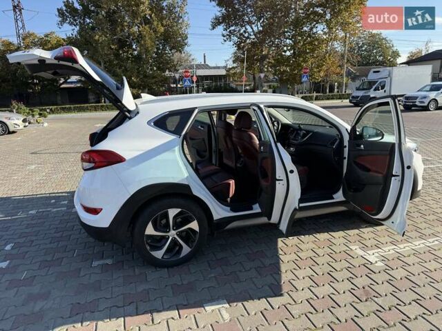 Хендай Туксон 2016 в Одессе на Automoto.ua Белый Хендай Туксон, объемом двигателя 2 л и пробегом 91 тыс. км за 20500 $, фото 13 на Automoto.ua