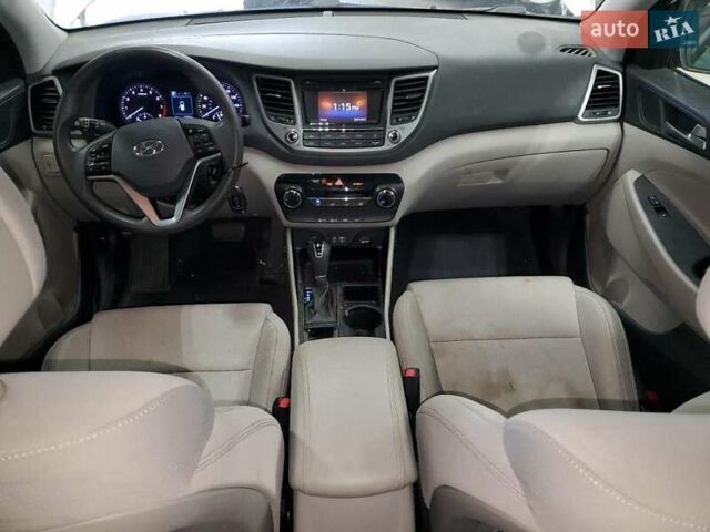 Белый Хендай Туксон, объемом двигателя 2 л и пробегом 102 тыс. км за 2900 $, фото 7 на Automoto.ua