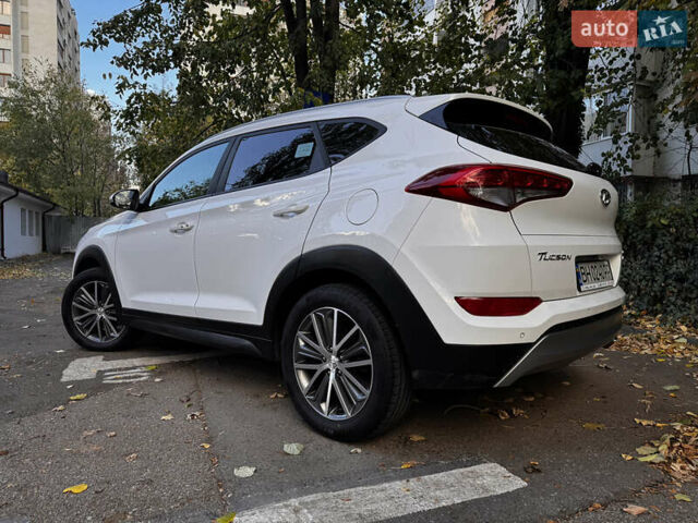 Хендай Туксон 2016 в Одессе на Automoto.ua Белый Хендай Туксон, объемом двигателя 2 л и пробегом 148 тыс. км за 20500 $, фото 3 на Automoto.ua