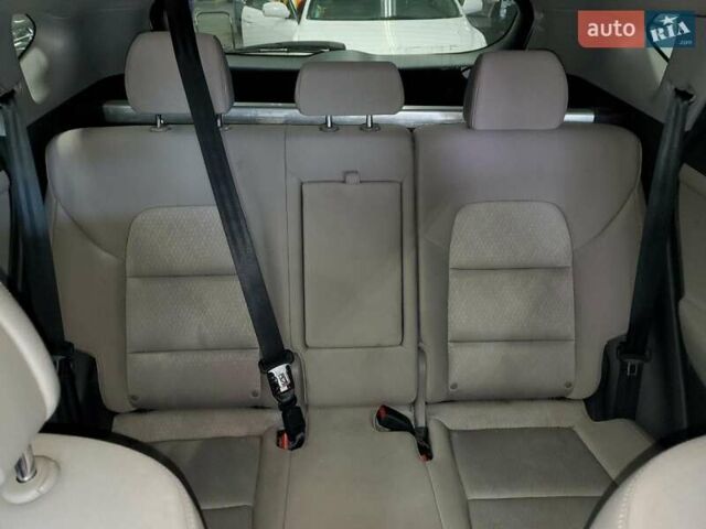 Белый Хендай Туксон, объемом двигателя 2 л и пробегом 102 тыс. км за 2900 $, фото 9 на Automoto.ua