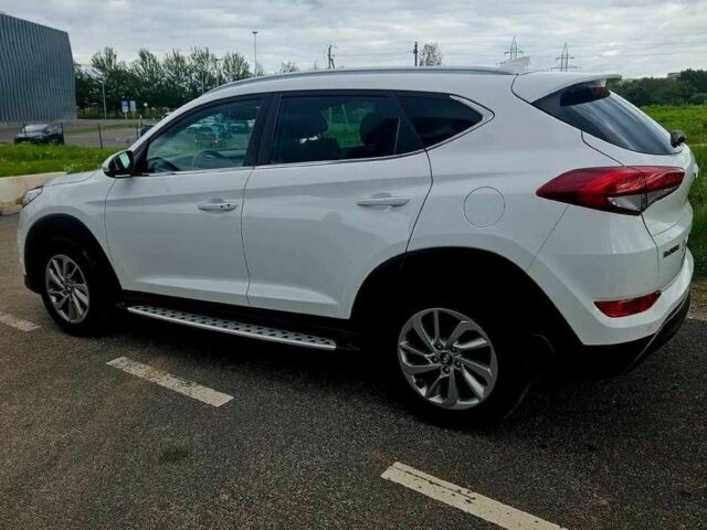 Білий Хендай Туксон, об'ємом двигуна 0 л та пробігом 77 тис. км за 9800 $, фото 3 на Automoto.ua