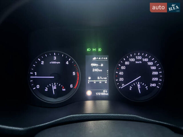 Белый Хендай Туксон, объемом двигателя 2 л и пробегом 173 тыс. км за 17200 $, фото 23 на Automoto.ua