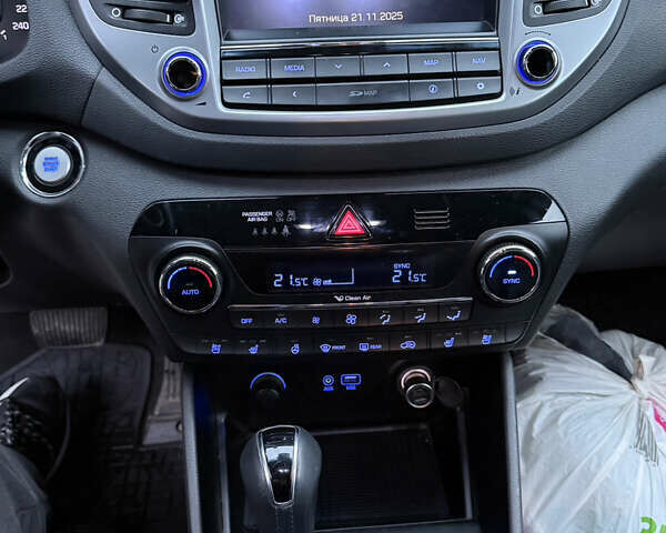 Белый Хендай Туксон, объемом двигателя 2 л и пробегом 152 тыс. км за 18500 $, фото 14 на Automoto.ua