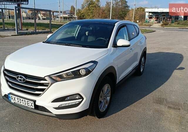 Хендай Туксон 2016 у Харкові на Automoto.ua Білий Хендай Туксон, об'ємом двигуна 2 л та пробігом 121 тис. км за 17800 $, фото 1 на Automoto.ua