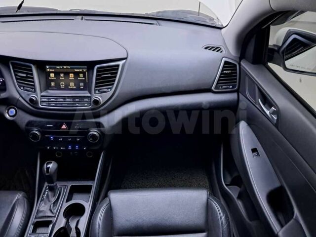 Белый Хендай Туксон, объемом двигателя 2 л и пробегом 157 тыс. км за 15500 $, фото 10 на Automoto.ua