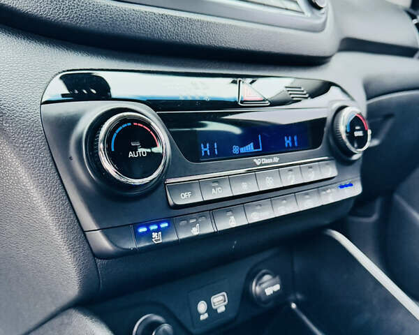 Белый Хендай Туксон, объемом двигателя 2 л и пробегом 173 тыс. км за 17200 $, фото 17 на Automoto.ua