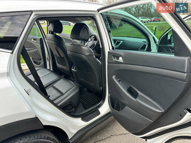 Білий Хендай Туксон, об'ємом двигуна 1.59 л та пробігом 82 тис. км за 17300 $, фото 30 на Automoto.ua