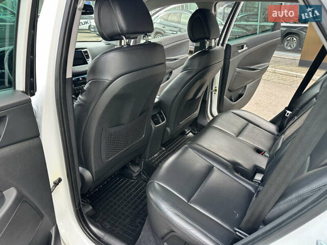 Білий Хендай Туксон, об'ємом двигуна 1.59 л та пробігом 82 тис. км за 17300 $, фото 29 на Automoto.ua