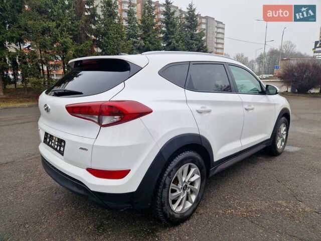 Белый Хендай Туксон, объемом двигателя 2 л и пробегом 140 тыс. км за 9800 $, фото 9 на Automoto.ua