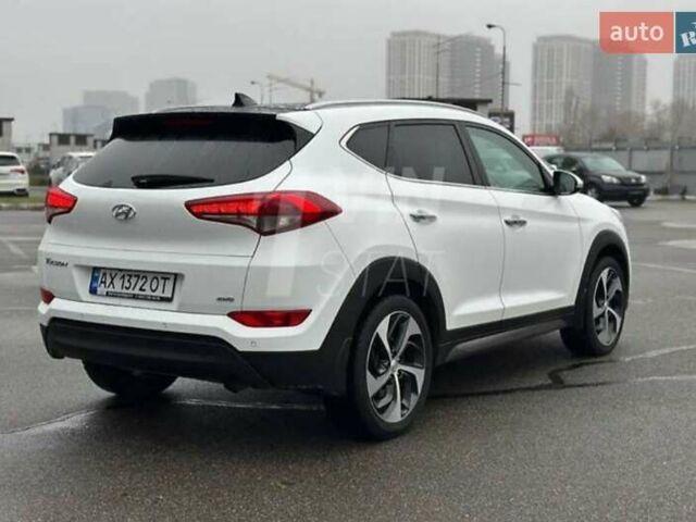 Белый Хендай Туксон, объемом двигателя 2 л и пробегом 148 тыс. км за 19800 $, фото 1 на Automoto.ua