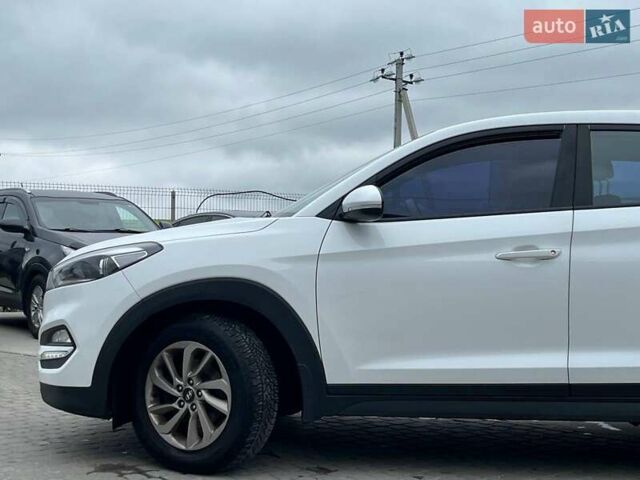 Белый Хендай Туксон, объемом двигателя 2 л и пробегом 147 тыс. км за 18740 $, фото 3 на Automoto.ua