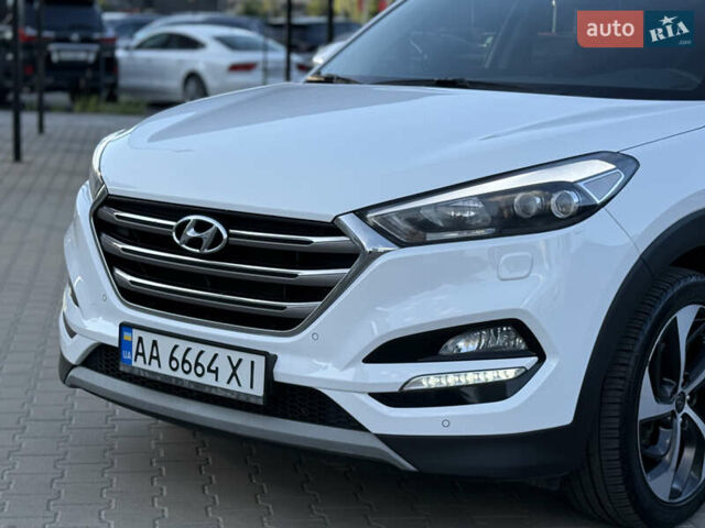 Білий Хендай Туксон, об'ємом двигуна 1.6 л та пробігом 152 тис. км за 16500 $, фото 15 на Automoto.ua