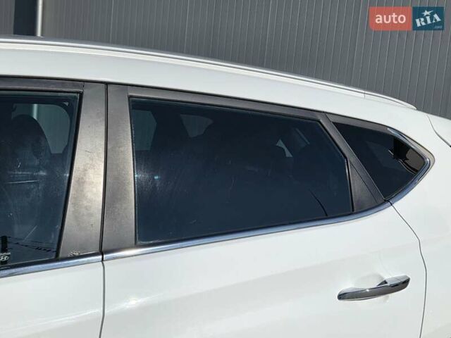 Хендай Туксон 2016 в Ивано-Франковске на Automoto.ua Белый Хендай Туксон, объемом двигателя 2 л и пробегом 148 тыс. км за 18950 $, фото 17 на Automoto.ua