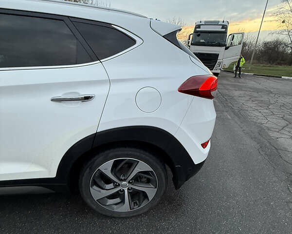 Белый Хендай Туксон, объемом двигателя 2 л и пробегом 152 тыс. км за 18500 $, фото 37 на Automoto.ua