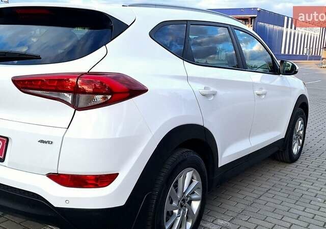 Хендай Туксон 2016 в Коломые на Automoto.ua Белый Хендай Туксон, объемом двигателя 2 л и пробегом 221 тыс. км за 16400 $, фото 46 на Automoto.ua