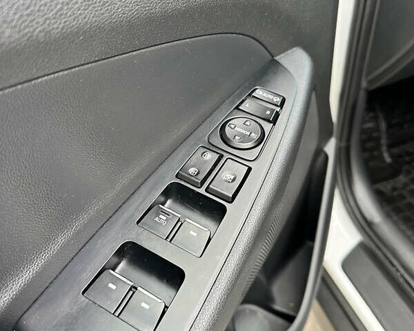 Білий Хендай Туксон, об'ємом двигуна 1.59 л та пробігом 82 тис. км за 17300 $, фото 15 на Automoto.ua