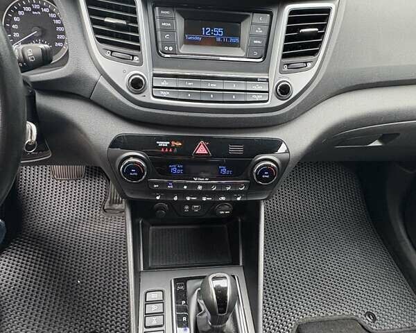 Белый Хендай Туксон, объемом двигателя 2 л и пробегом 203 тыс. км за 19000 $, фото 7 на Automoto.ua