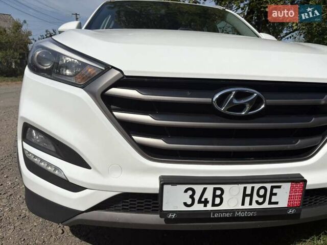 Белый Хендай Туксон, объемом двигателя 1.6 л и пробегом 180 тыс. км за 16500 $, фото 12 на Automoto.ua