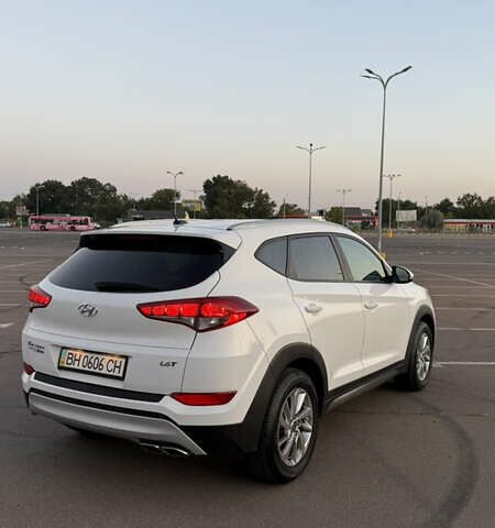 Білий Хендай Туксон, об'ємом двигуна 1.6 л та пробігом 80 тис. км за 16500 $, фото 6 на Automoto.ua