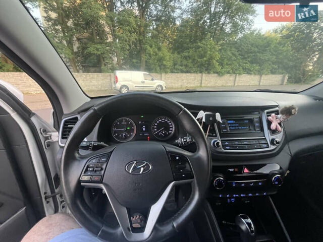 Білий Хендай Туксон, об'ємом двигуна 1.69 л та пробігом 116 тис. км за 18500 $, фото 25 на Automoto.ua