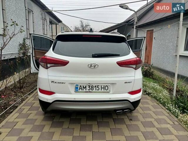 Белый Хендай Туксон, объемом двигателя 2 л и пробегом 158 тыс. км за 21000 $, фото 17 на Automoto.ua