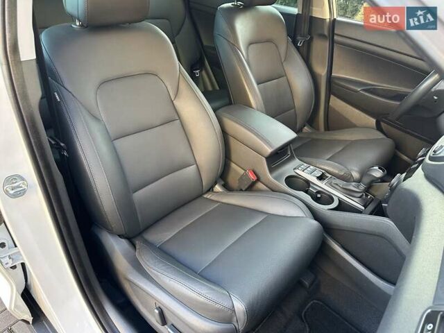 Білий Хендай Туксон, об'ємом двигуна 2 л та пробігом 148 тис. км за 22500 $, фото 56 на Automoto.ua