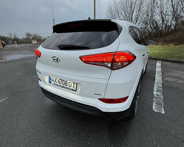 Белый Хендай Туксон, объемом двигателя 2 л и пробегом 152 тыс. км за 18500 $, фото 39 на Automoto.ua