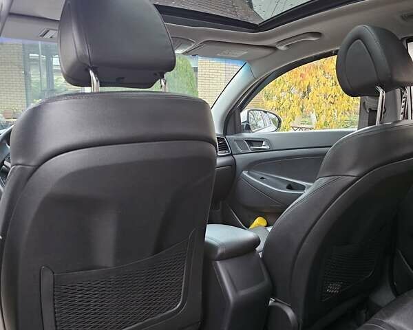 Белый Хендай Туксон, объемом двигателя 2 л и пробегом 187 тыс. км за 24000 $, фото 16 на Automoto.ua