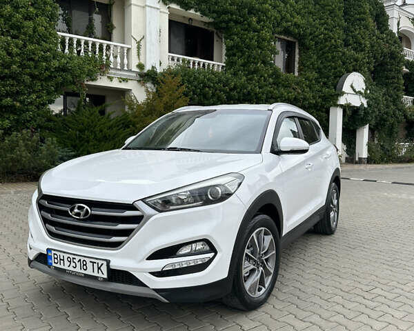 Белый Хендай Туксон, объемом двигателя 2 л и пробегом 211 тыс. км за 17200 $, фото 1 на Automoto.ua
