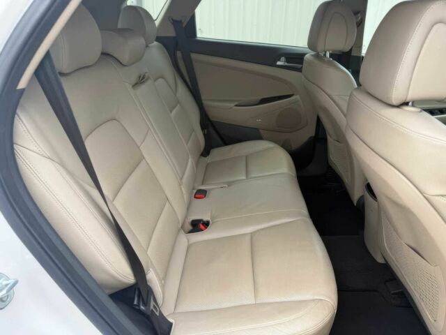 Белый Хендай Туксон, объемом двигателя 1.6 л и пробегом 50 тыс. км за 3500 $, фото 11 на Automoto.ua