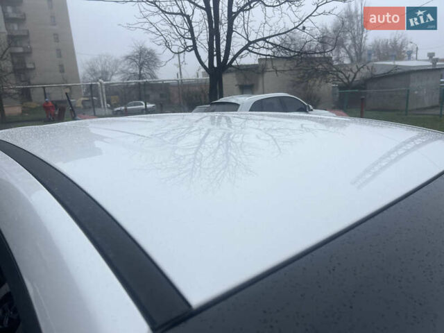 Белый Хендай Туксон, объемом двигателя 2 л и пробегом 147 тыс. км за 17500 $, фото 10 на Automoto.ua