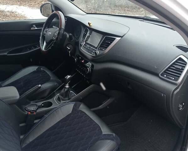 Білий Хендай Туксон, об'ємом двигуна 2 л та пробігом 115 тис. км за 16300 $, фото 10 на Automoto.ua